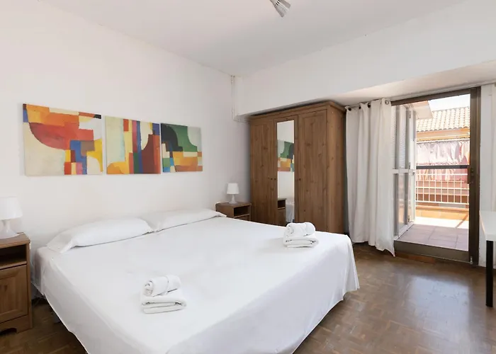 Aparteasy - Atic Sants 公寓 *